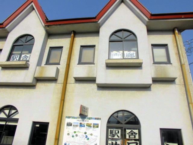 関山駅「駅舎画廊」で「歌う会」が開催されました画像