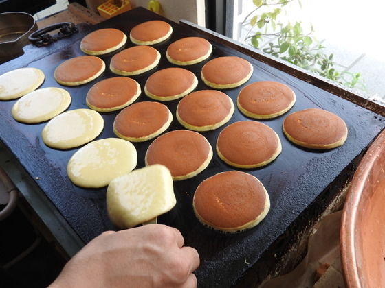 どら焼き工房 菊家 店頭で焼く”どら焼き”