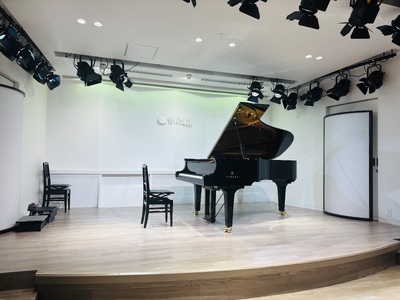 コンサート会場のグランドピアノ