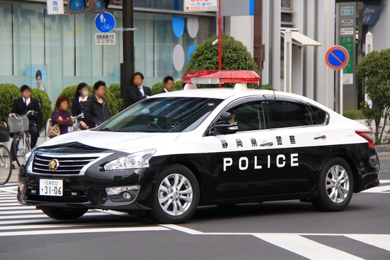 静岡発信の鉄道 緊急車両のぺーじ 白黒パトカー 日産