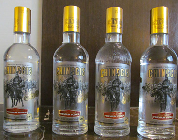 モンゴルウォッカ　 CHINGGIS KHAN 700ml アルコール度40% Amazon.co.jp: ボトル・チンギス (Chinggis Khan) 1ボトル